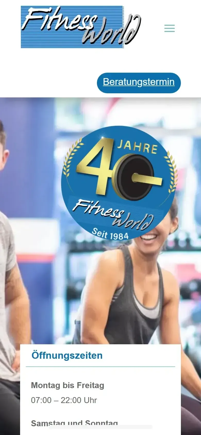 Webseite für Fitnessstudios am Handy: die Website von Fitness World aus Schortens in der mobilen Ansicht