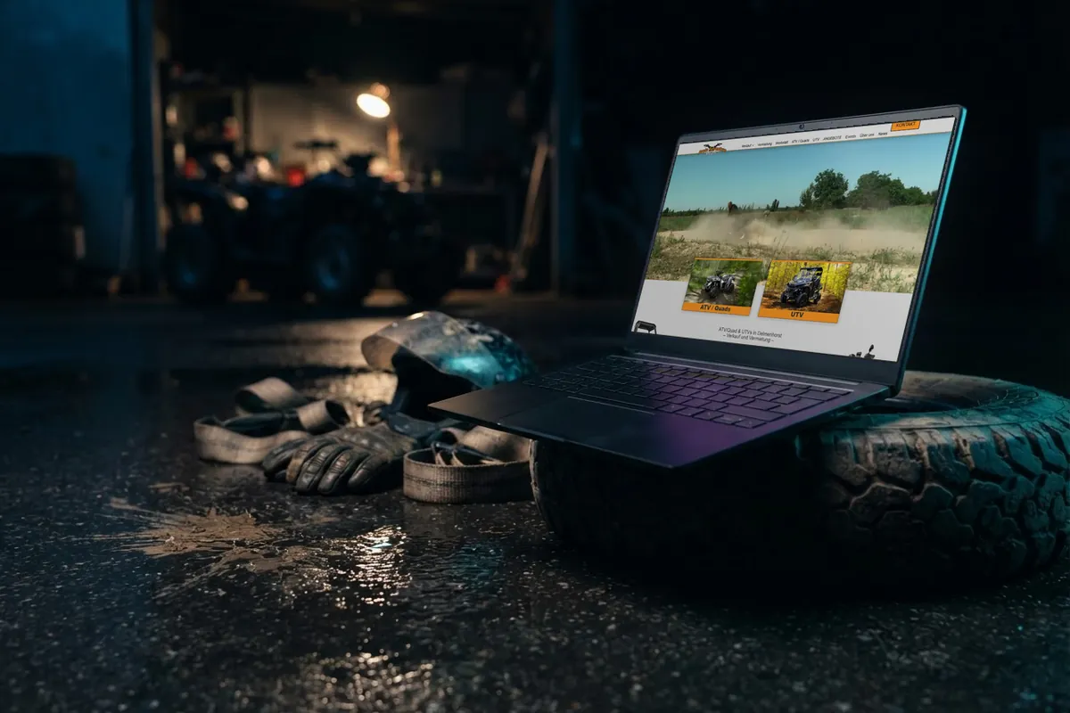 Webdesign-Referenz Quad-Handel: Prote Adventure, Delmenhorst Webseite für Quad- und ATV-Händler: laptop mit der Website von Prote Adventure, Quad-Handel in Delmenhorst.