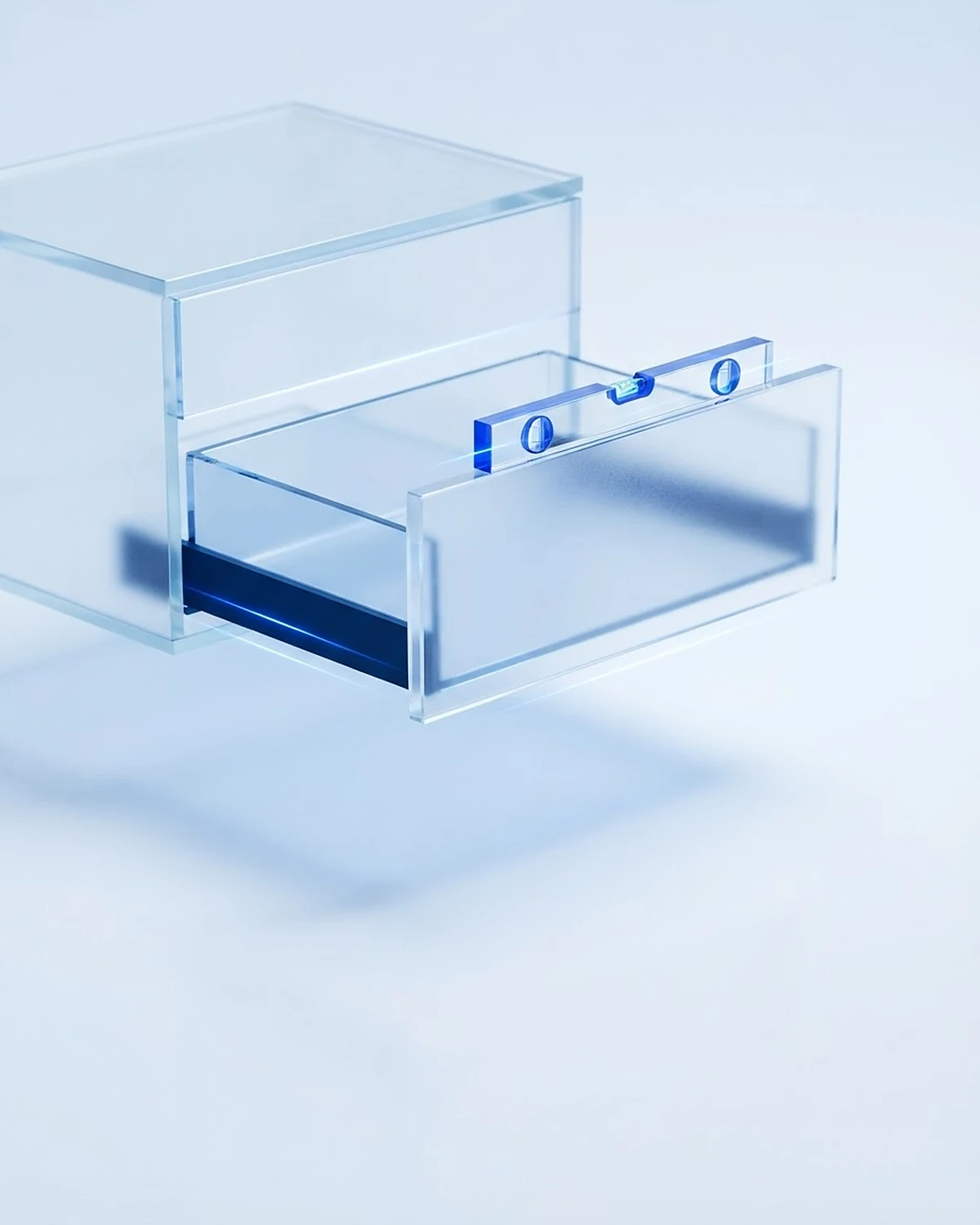 Halb geöffnete Glasschublade mit einer Wasserwaage auf der Kante: Schadensmeldung im Küchenstudio, vor Ort geprüft.
