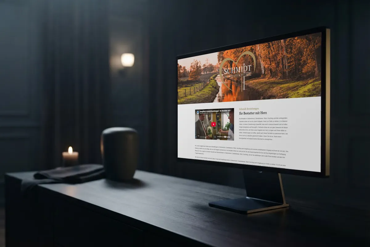 Webseite für Bestattungsunternehmen: monitor mit der Website von Schmidt Bestattungen, Bestattungshaus in Delmenhorst.