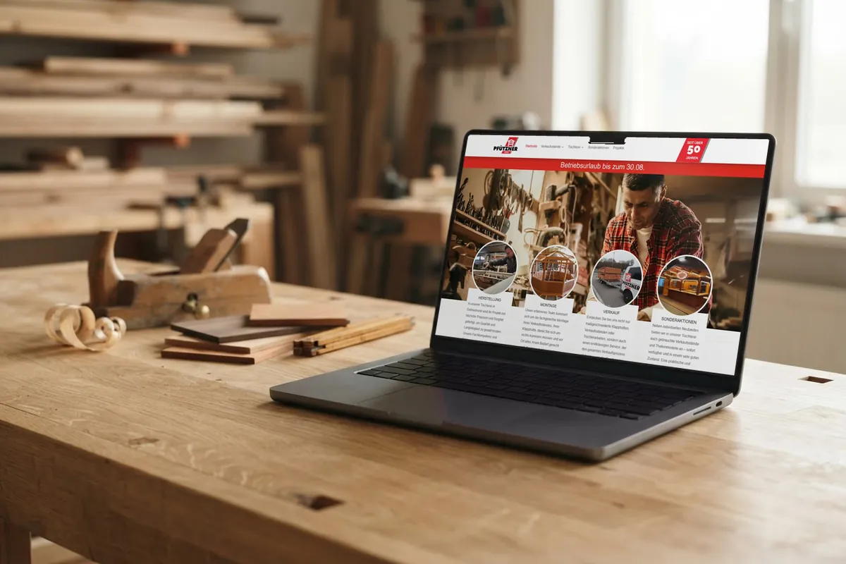 Webdesign-Referenz Tischlerei: Tischlerei Pfützner, Delmenhorst Webseite für Tischlereien: laptop mit der Website von Tischlerei Pfützner, Tischlerei in Delmenhorst.