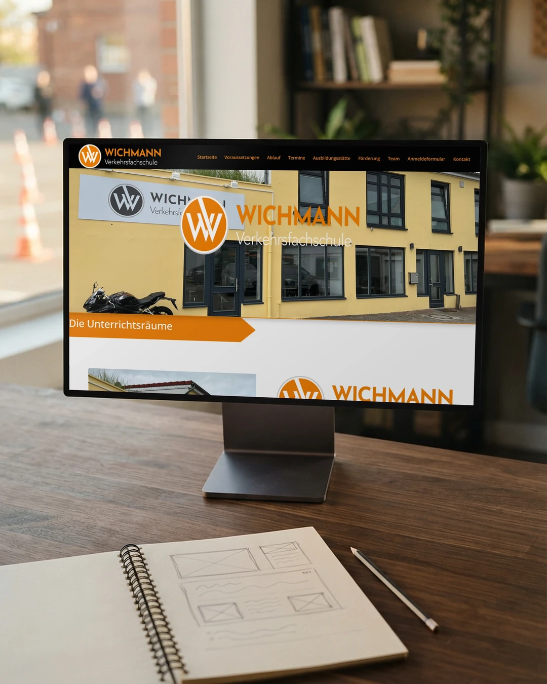Website für Fahrschulen: Entwurf am Monitor Seite der Ausbildungsstätte der Verkehrsfachschule Wichmann als Entwurf am Monitor: Website für Fahrschulen entsteht