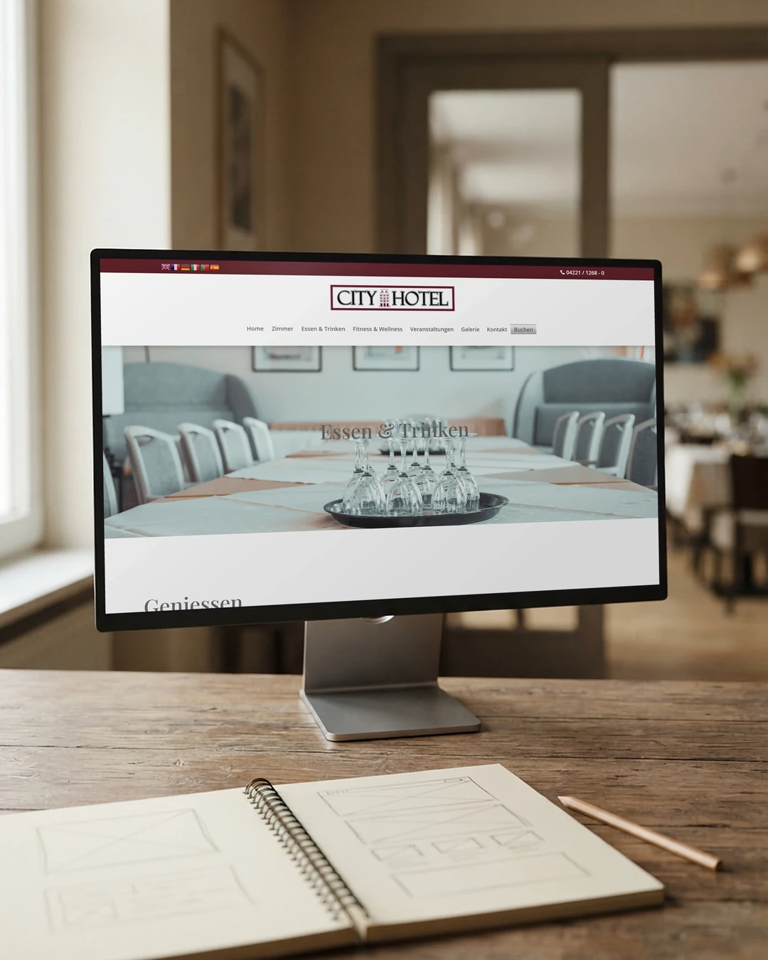 Website für Restaurant und Café: Entwurf am Monitor Gastronomieseite vom City Hotel als Entwurf am Monitor: Website für Restaurant und Café entsteht