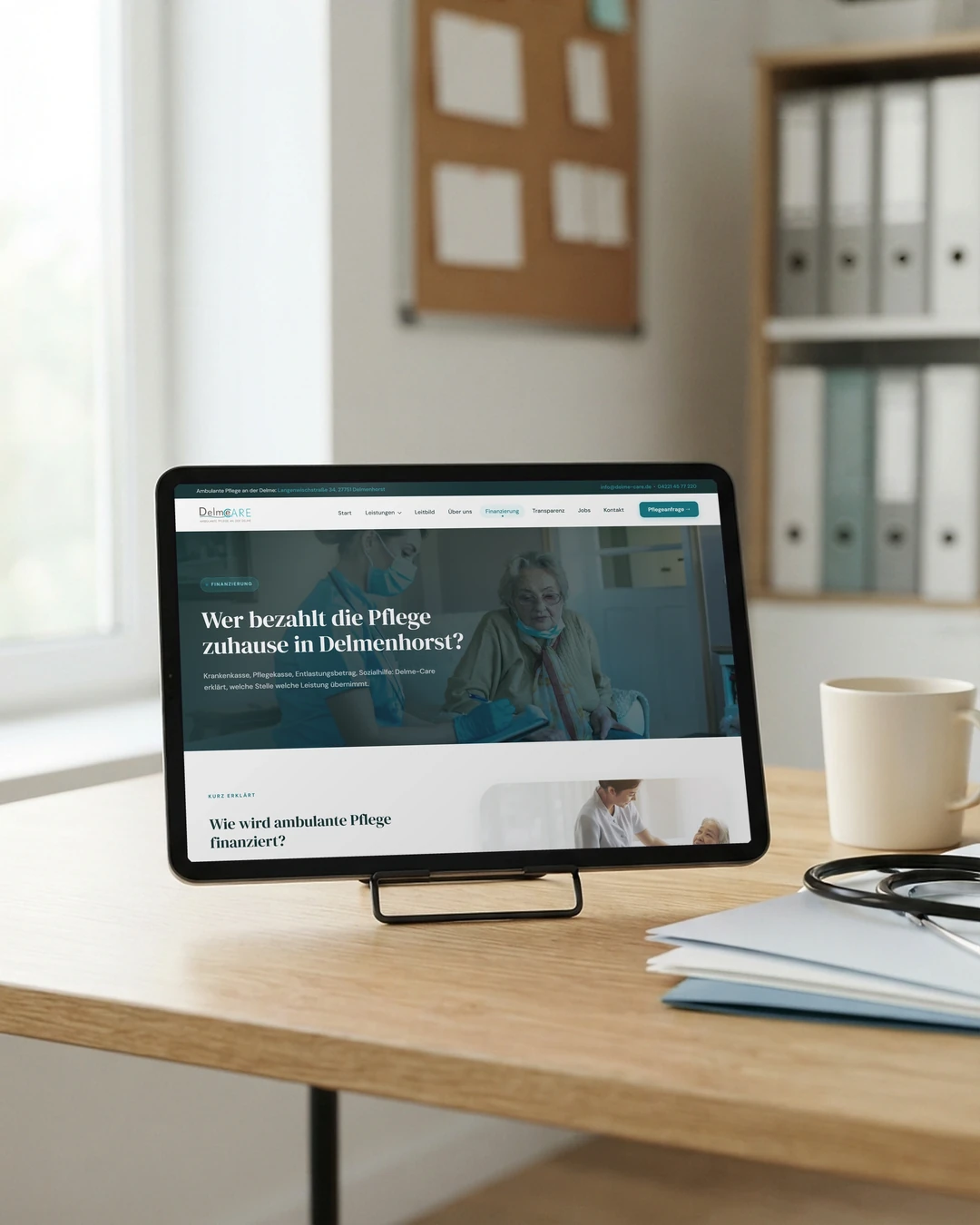 Homepage für Pflegedienste: Kostenseite von Delme-Care Finanzierungsseite von Delme-Care auf dem Tablet im Pflegebüro: Homepage für Pflegedienste mit Kostenseite